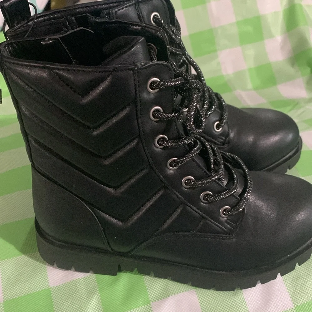 Magellan boots NEW
